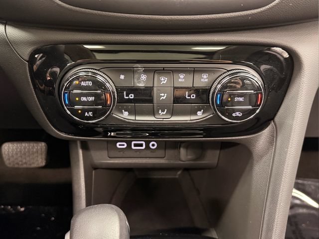 Used 2023 Buick Encore GX Essence w/ Experience Buick Package FWD image 24