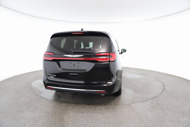 Used 2024 Chrysler Pacifica Touring-L image 15