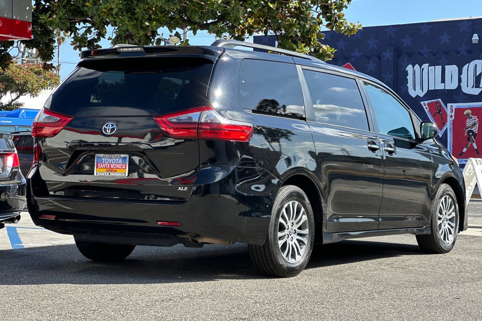 Used 2020 Toyota Sienna XLE FWD image 4