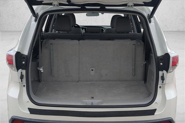 Used 2016 Toyota Highlander Plus FWD image 6