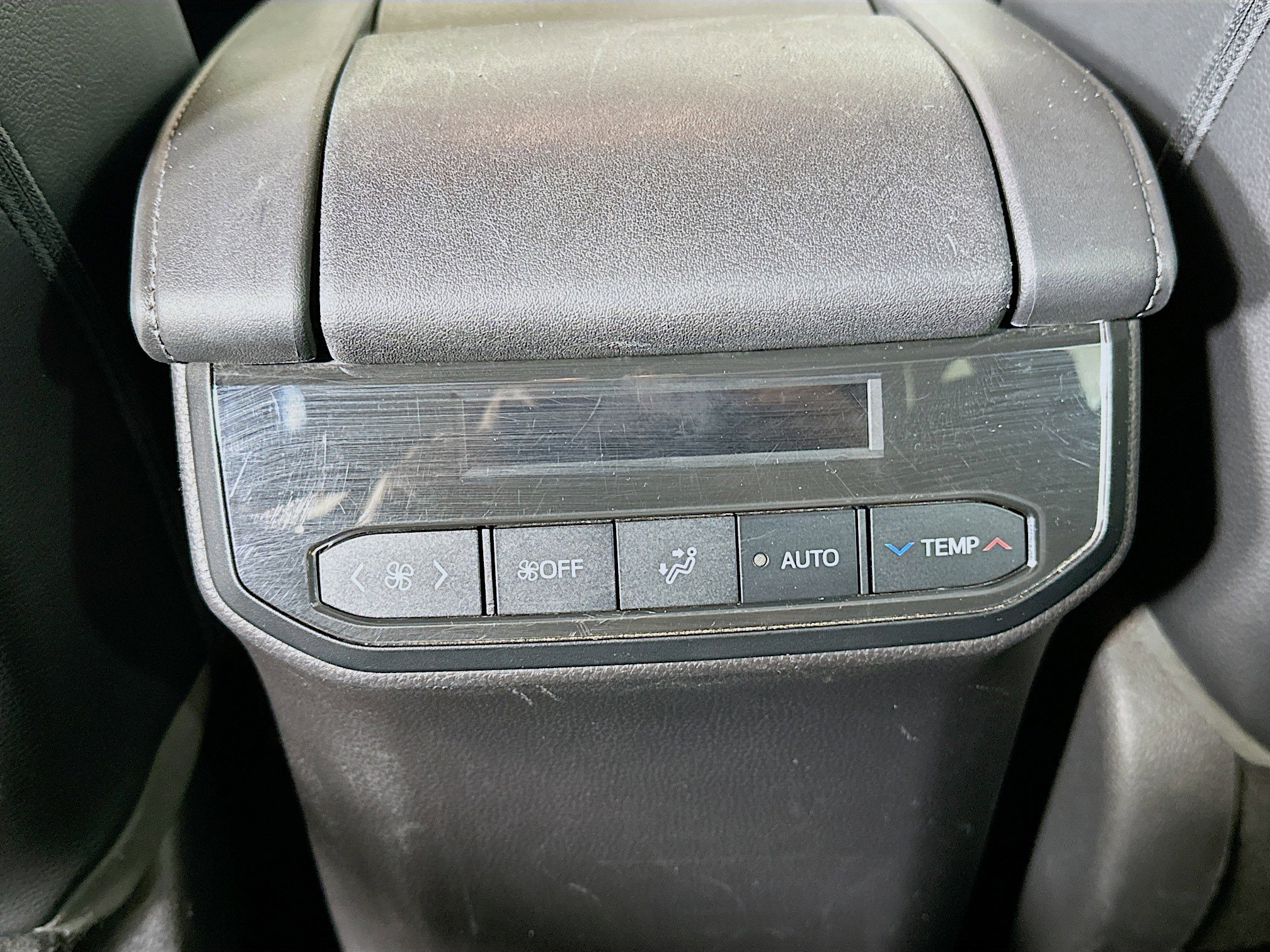 Used 2020 Toyota Highlander XLE FWD image 27