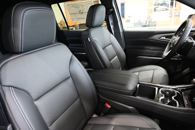 New 2026 Chevrolet Traverse LT w/ Driver Confidence Package FWD image 8