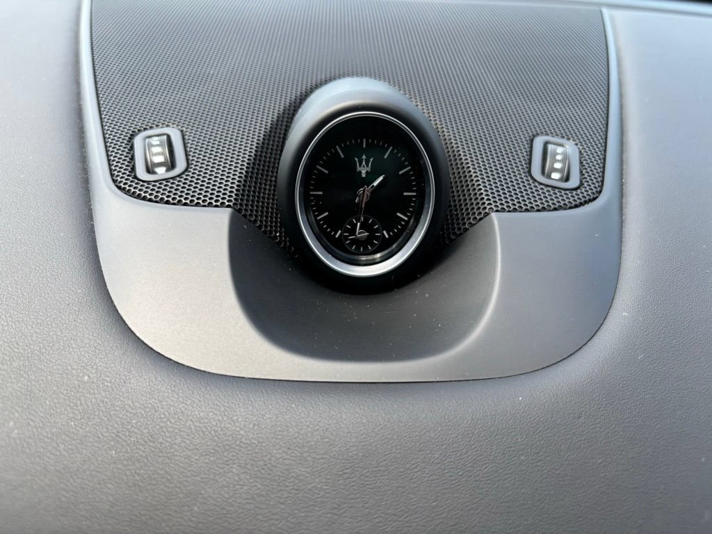 Used 2021 Maserati Levante AWD/4WD image 17