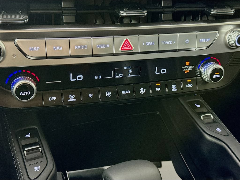 Used 2025 Kia Telluride EX w/ EX Captain's Chair Package FWD image 18