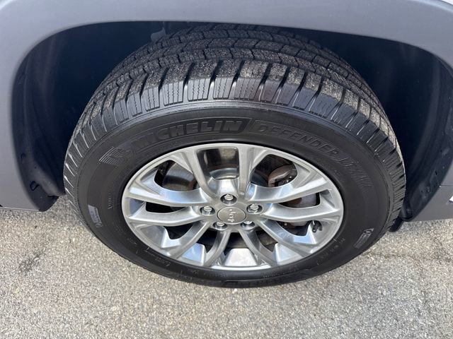 Used 2019 Jeep Cherokee Latitude Plus w/ Cold Weather Group AWD/4WD image 12