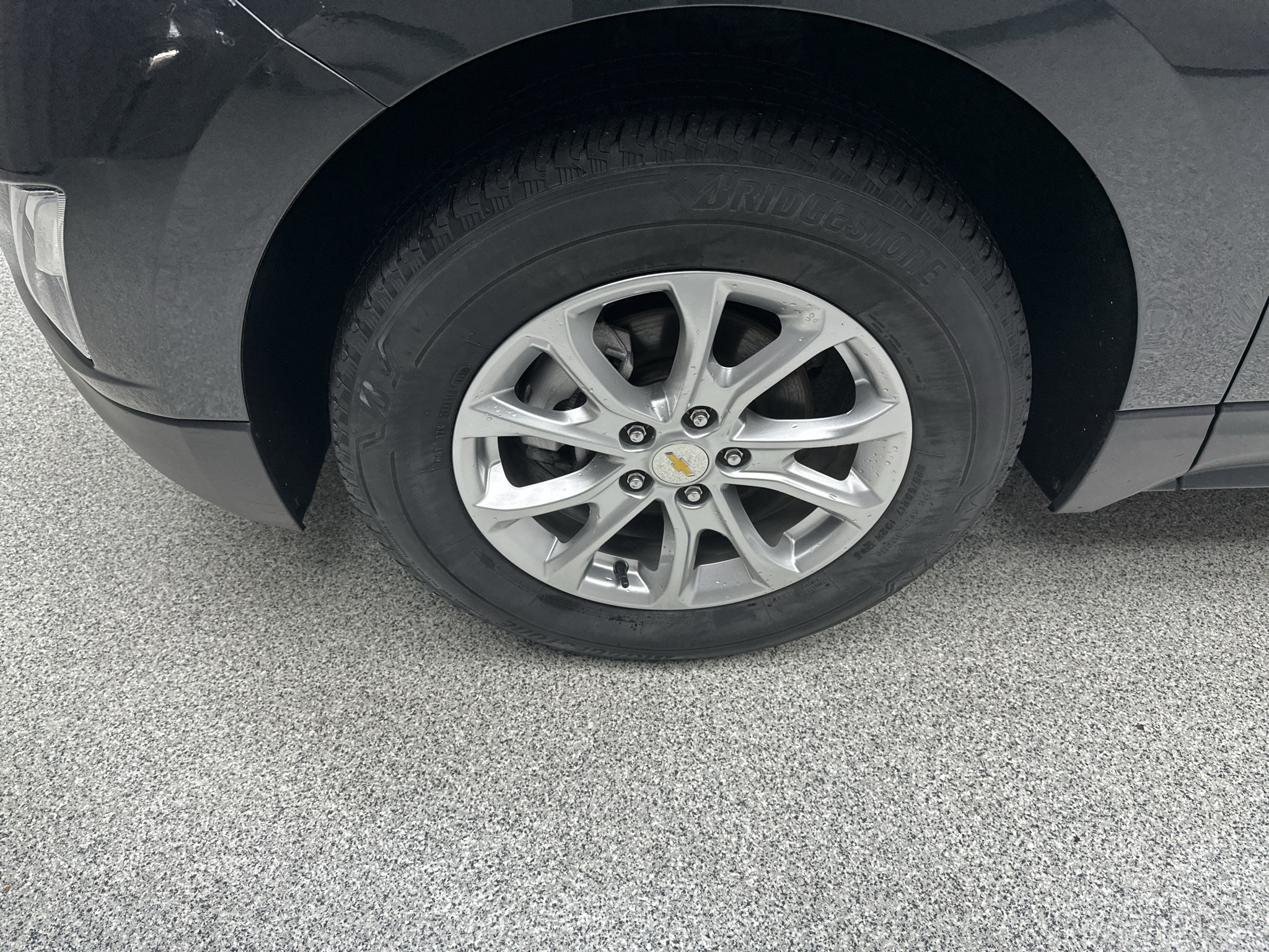 Used 2021 Chevrolet Equinox LS w/ LS Convenience Package AWD/4WD image 2