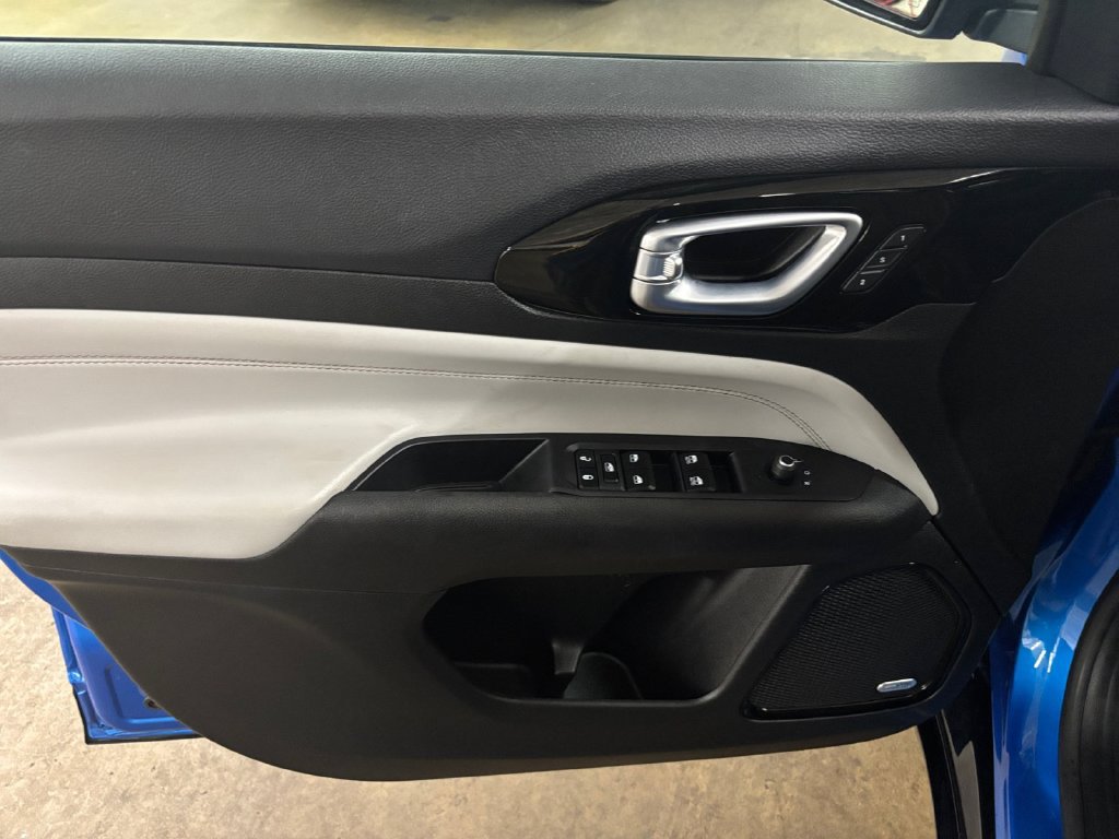 Used 2023 Jeep Compass Limited w/ Elite Group AWD/4WD image 11