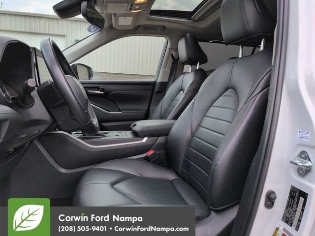 Used 2023 Toyota Highlander XLE AWD/4WD image 23