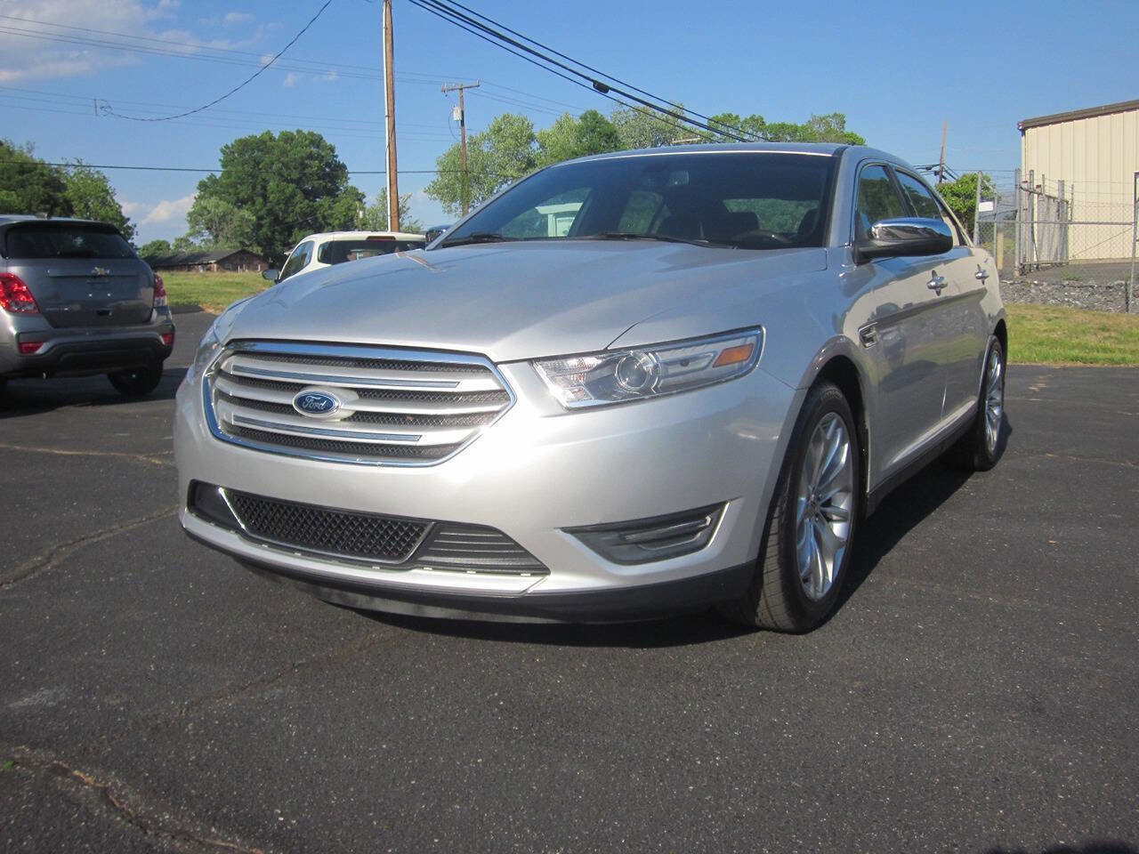 Used 2013 Ford Taurus Limited FWD image 33