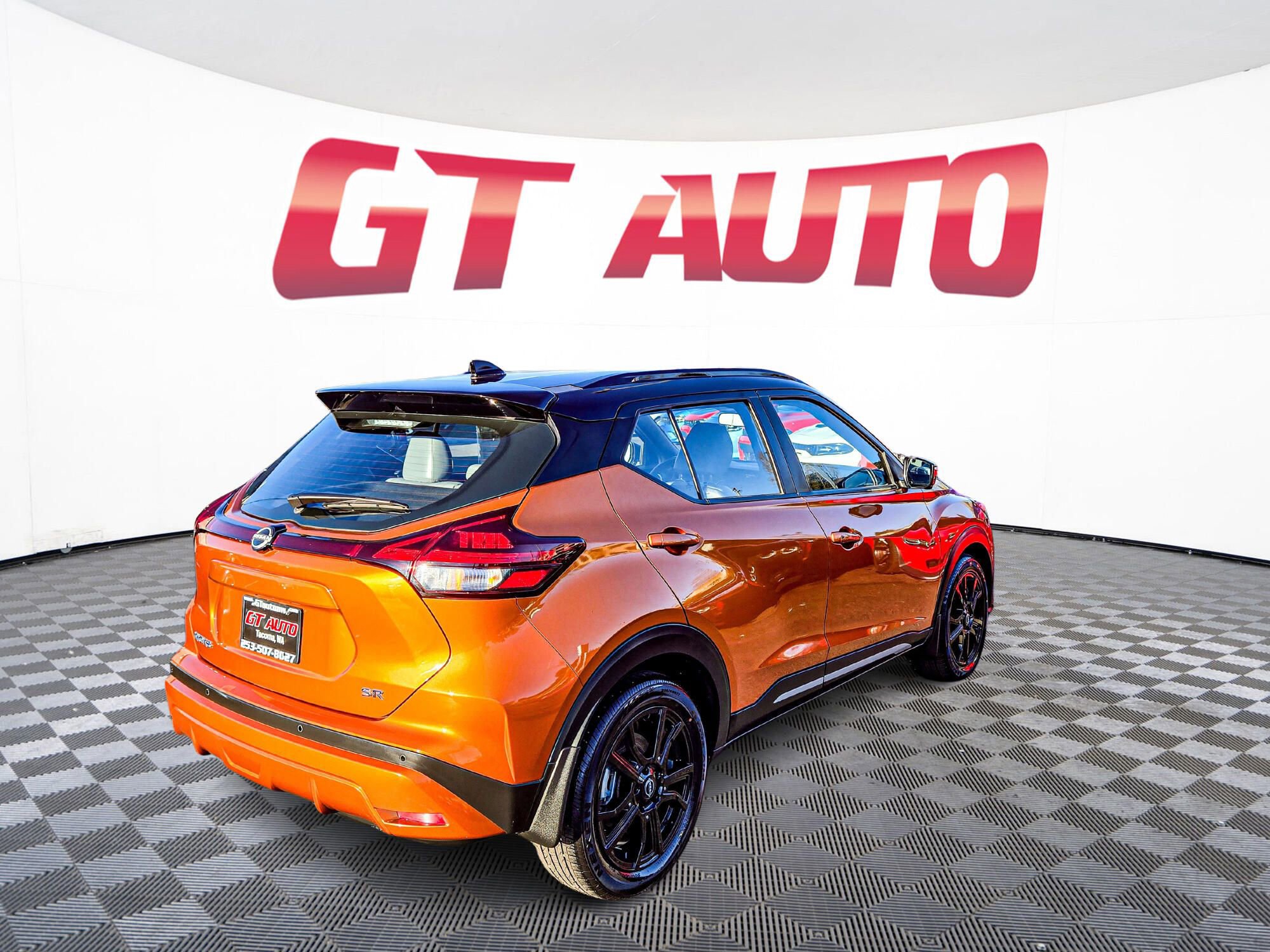 Used 2023 Nissan Kicks SR w/ SR Premium Package image 7