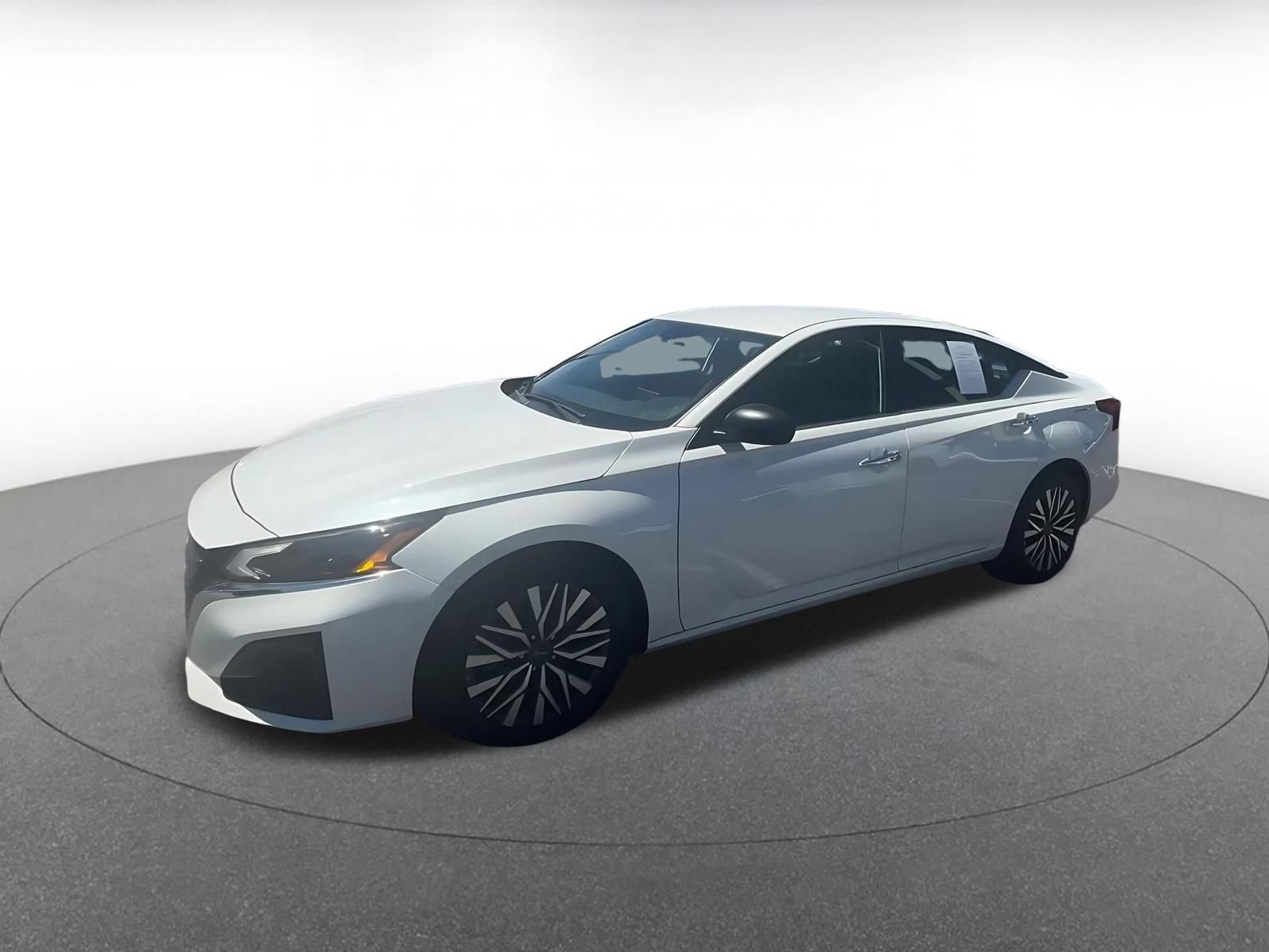 Used 2025 Nissan Altima 2.5 SV FWD image 8
