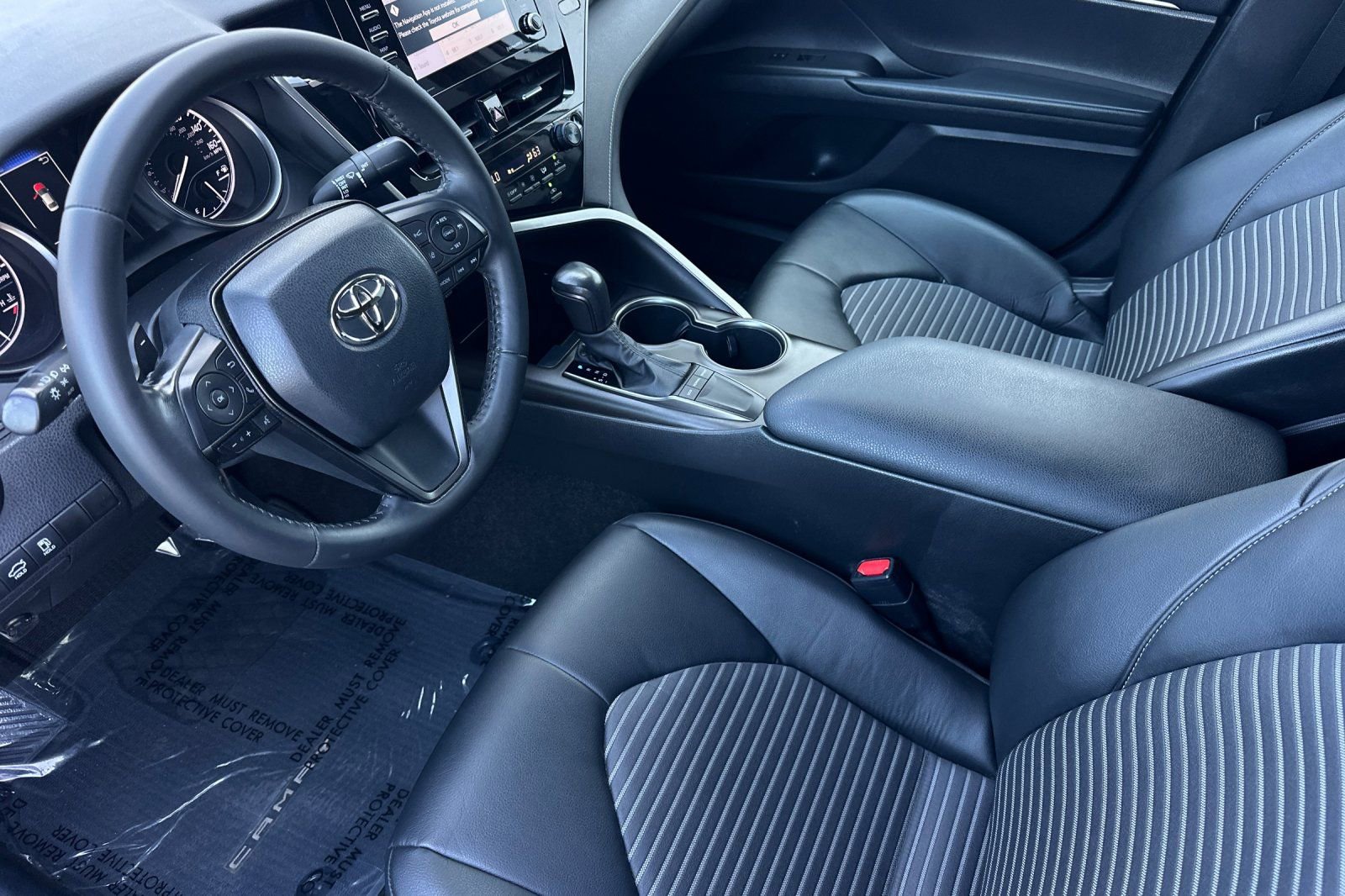 Used 2022 Toyota Camry SE w/ Carpet Mat Package (TMS) FWD image 10