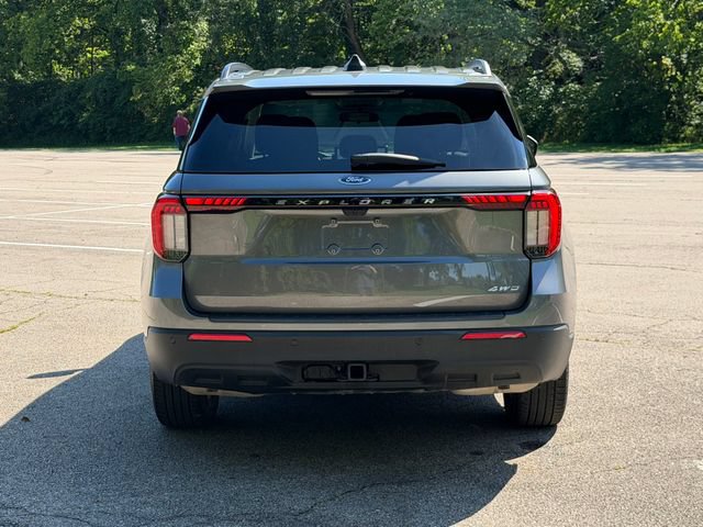 Used 2025 Ford Explorer Active AWD/4WD image 25