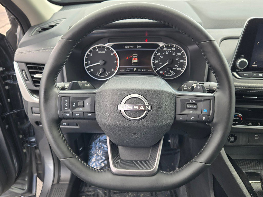 Used 2025 Nissan Rogue SV FWD image 32