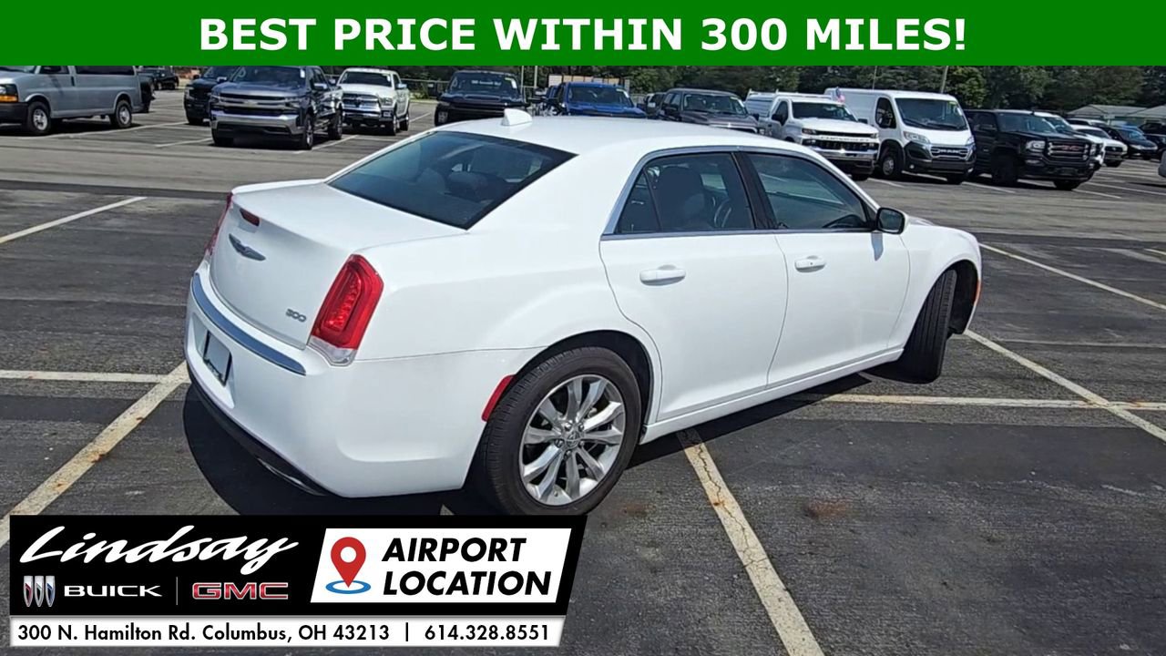 Used 2022 Chrysler 300 Touring image 8