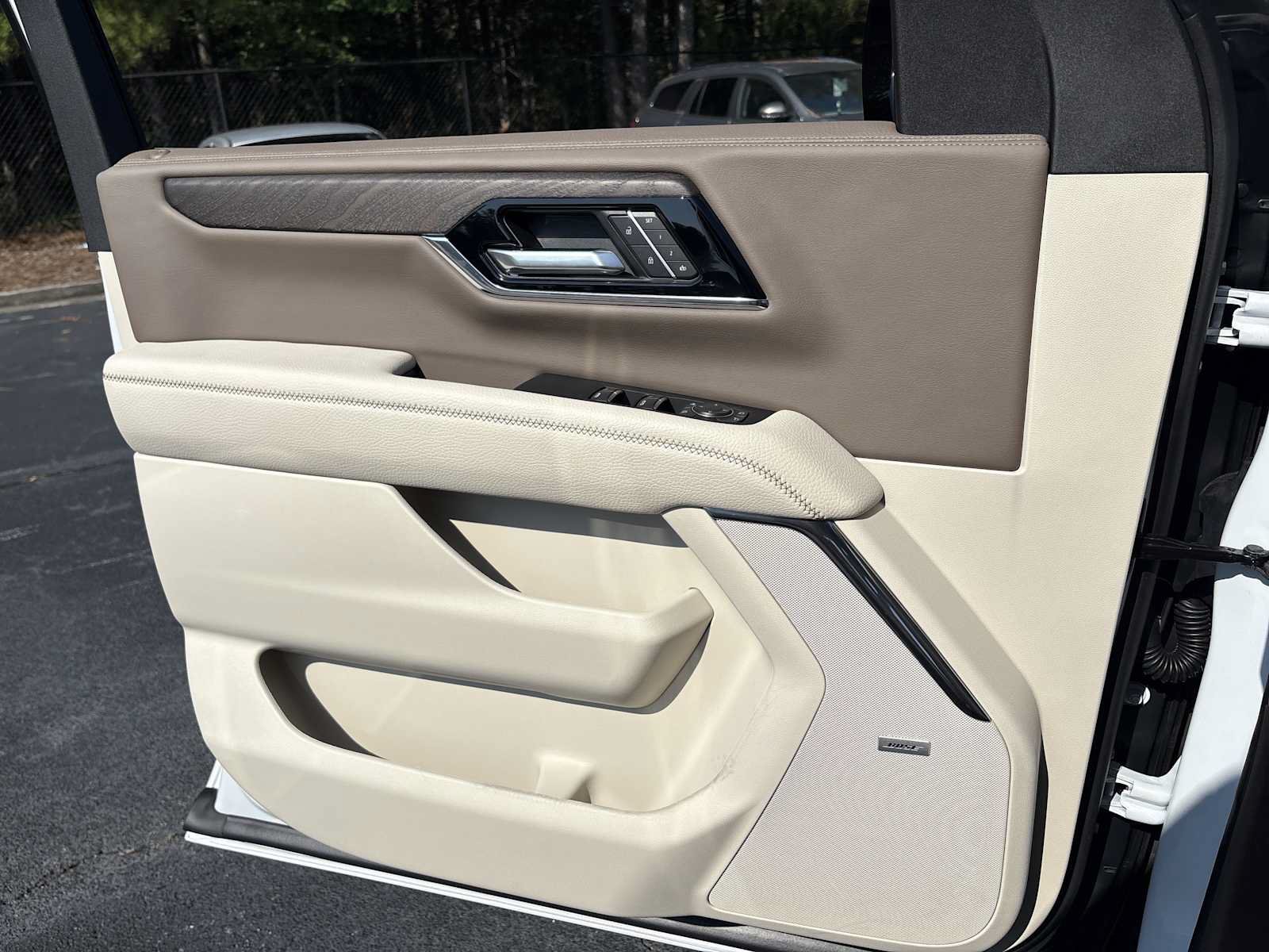 New 2026 GMC Yukon Denali w/ Denali Reserve Package AWD/4WD image 13