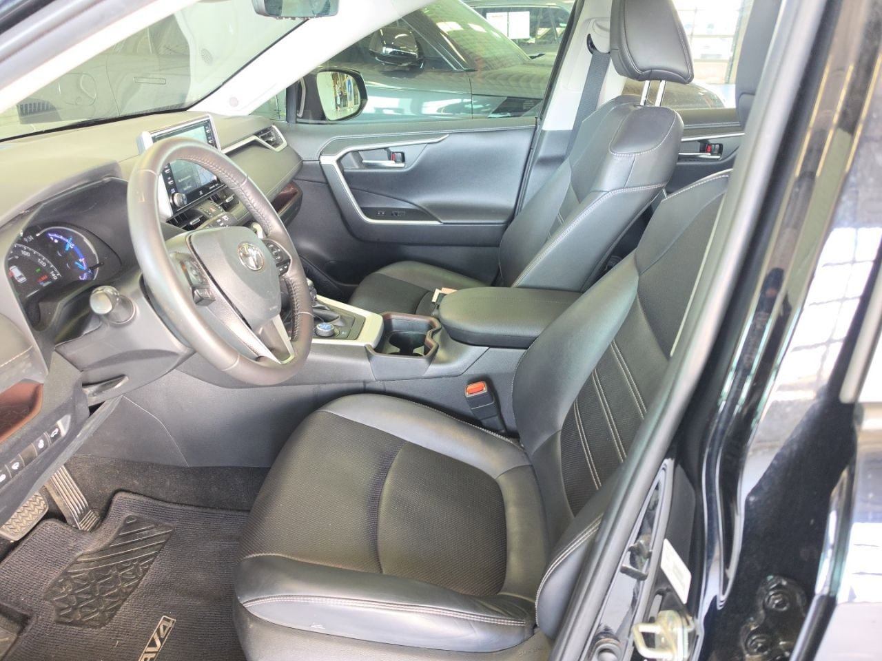 Used 2020 Toyota RAV4 Limited w/ Limited Grade Weather Package AWD/4WD image 11