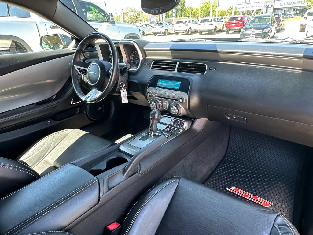 Used 2010 Chevrolet Camaro SS RWD image 29