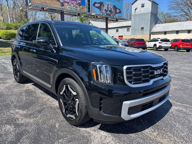 Used 2025 Kia Telluride S FWD image 4