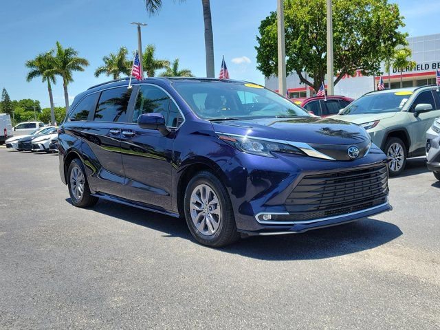 Used 2024 Toyota Sienna XLE FWD image 29