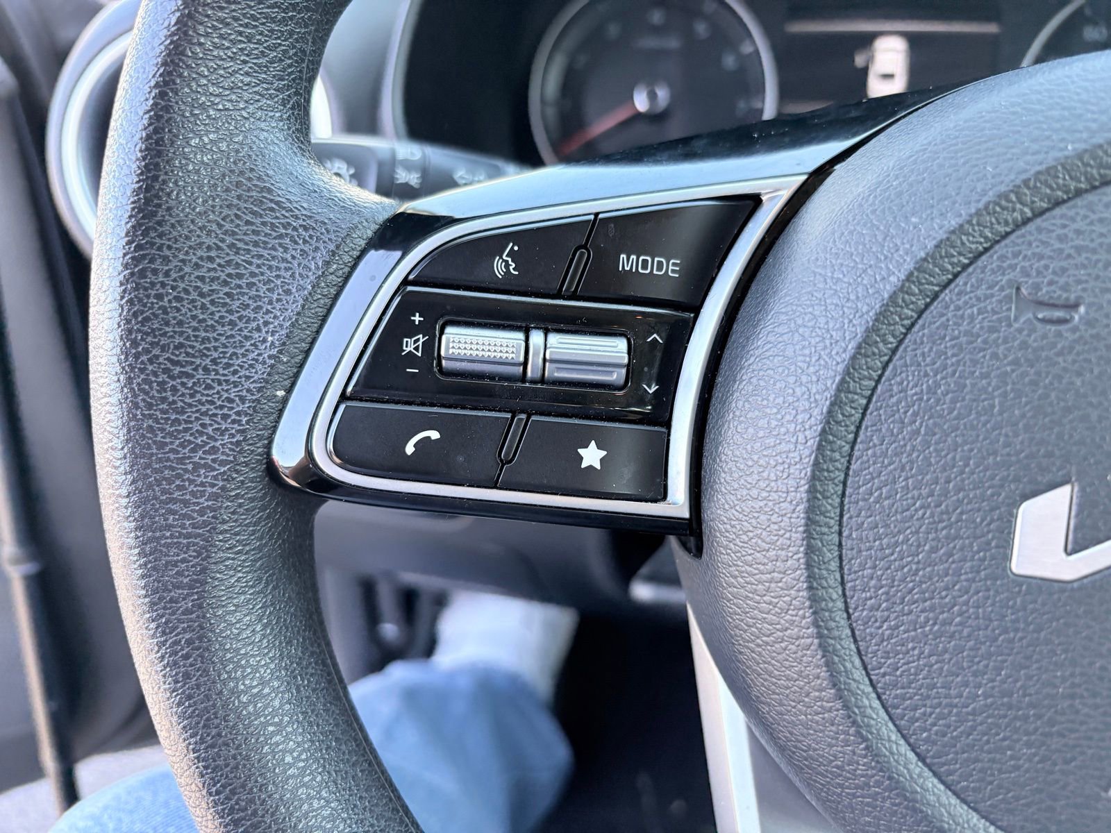 Used 2024 Kia Forte LXS image 16