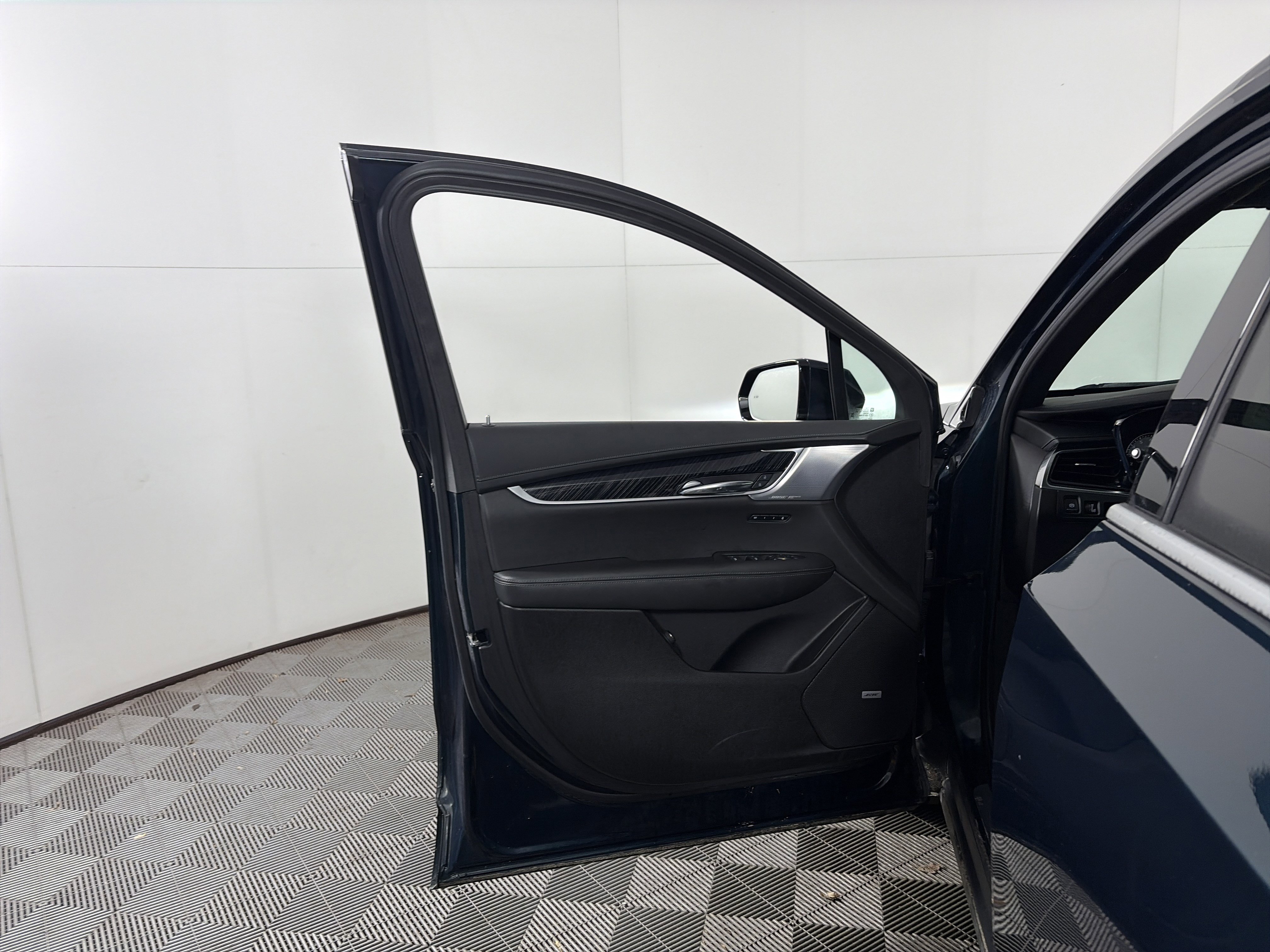 Certified 2025 Cadillac XT6 Premium Luxury image 27