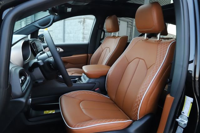 New 2026 Chrysler Pacifica Pinnacle AWD/4WD image 13