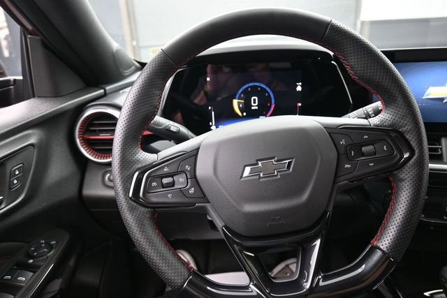 Used 2025 Chevrolet Trax RS FWD image 8