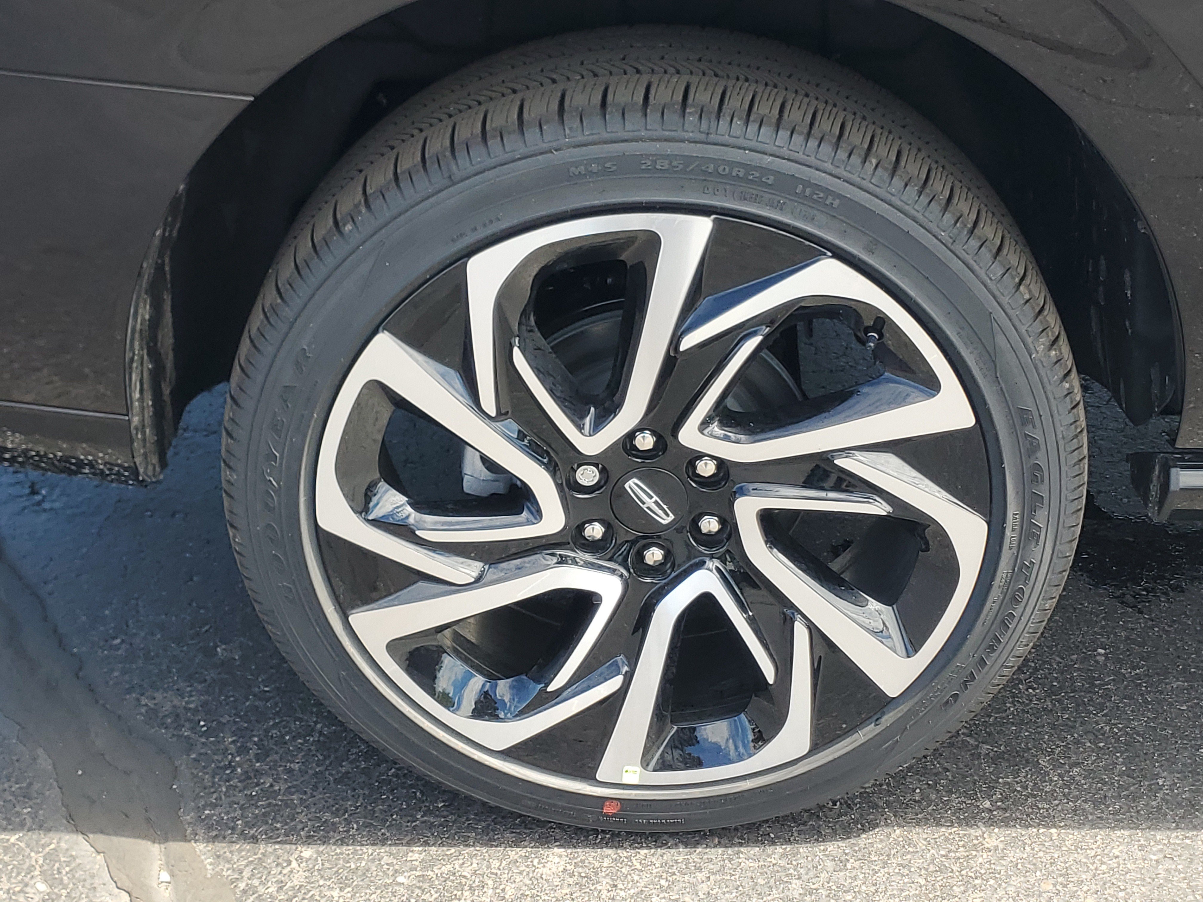 New 2026 Lincoln Navigator Reserve AWD/4WD image 5