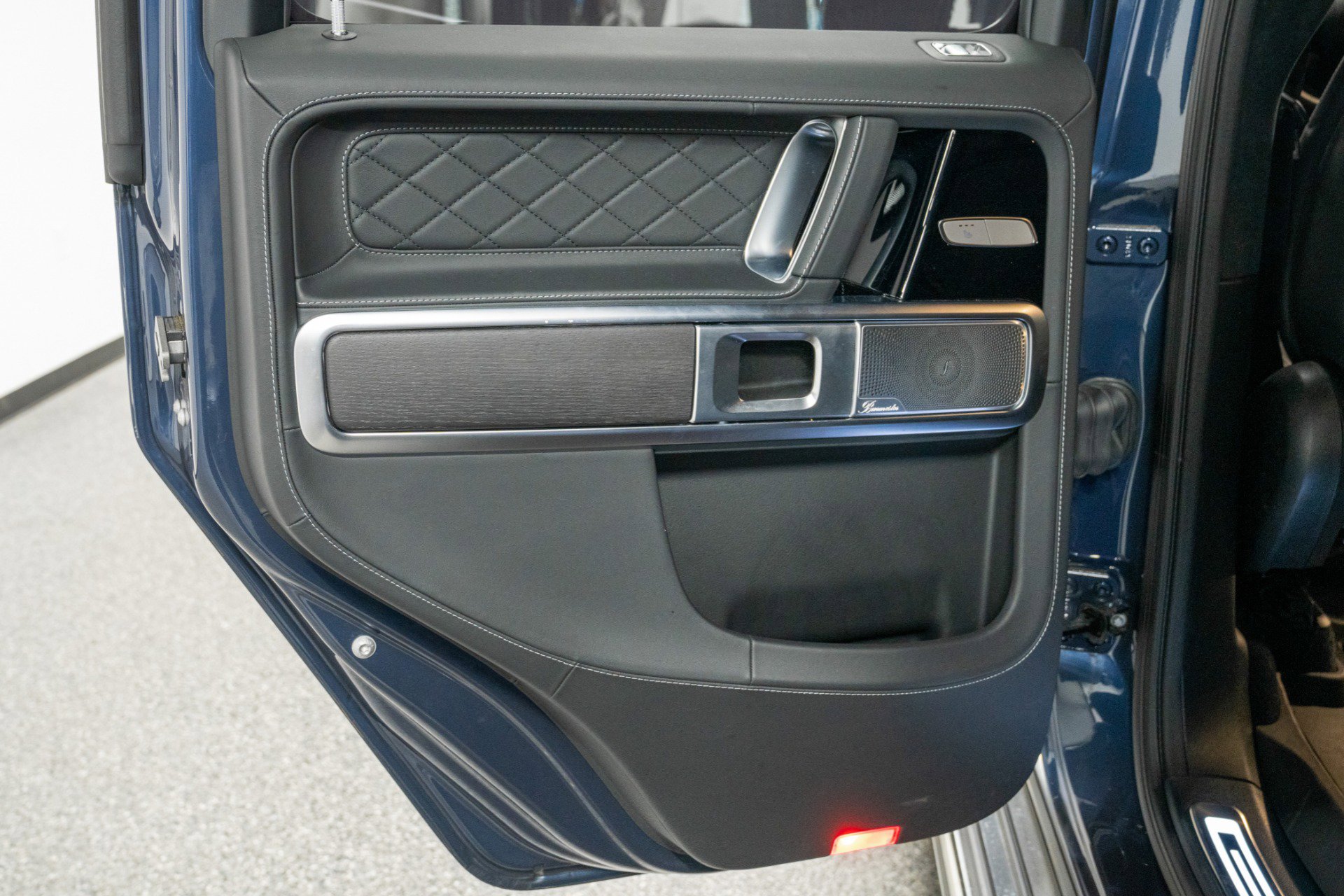 Used 2025 Mercedes-Benz G 550 image 40