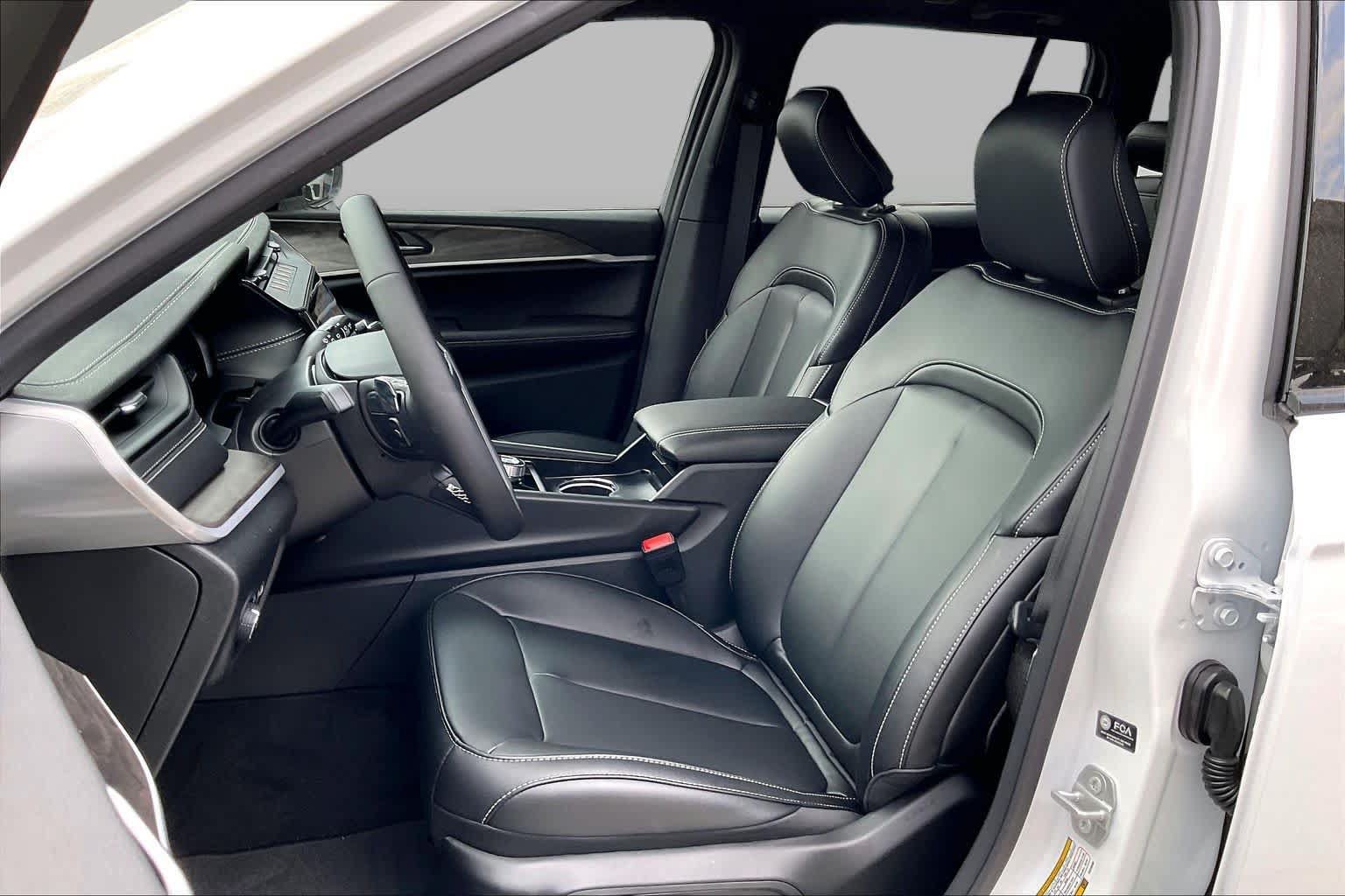 New 2026 Jeep Grand Cherokee Limited AWD/4WD image 7