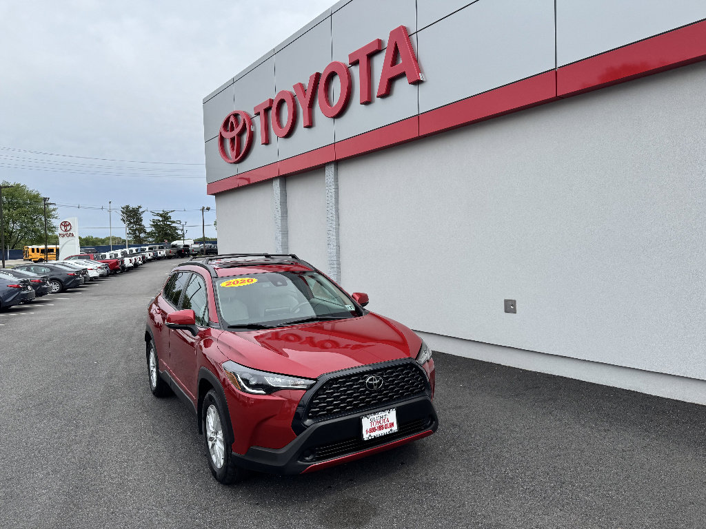 Used 2022 Toyota Corolla Cross LE w/ Moonroof Package AWD/4WD image 1