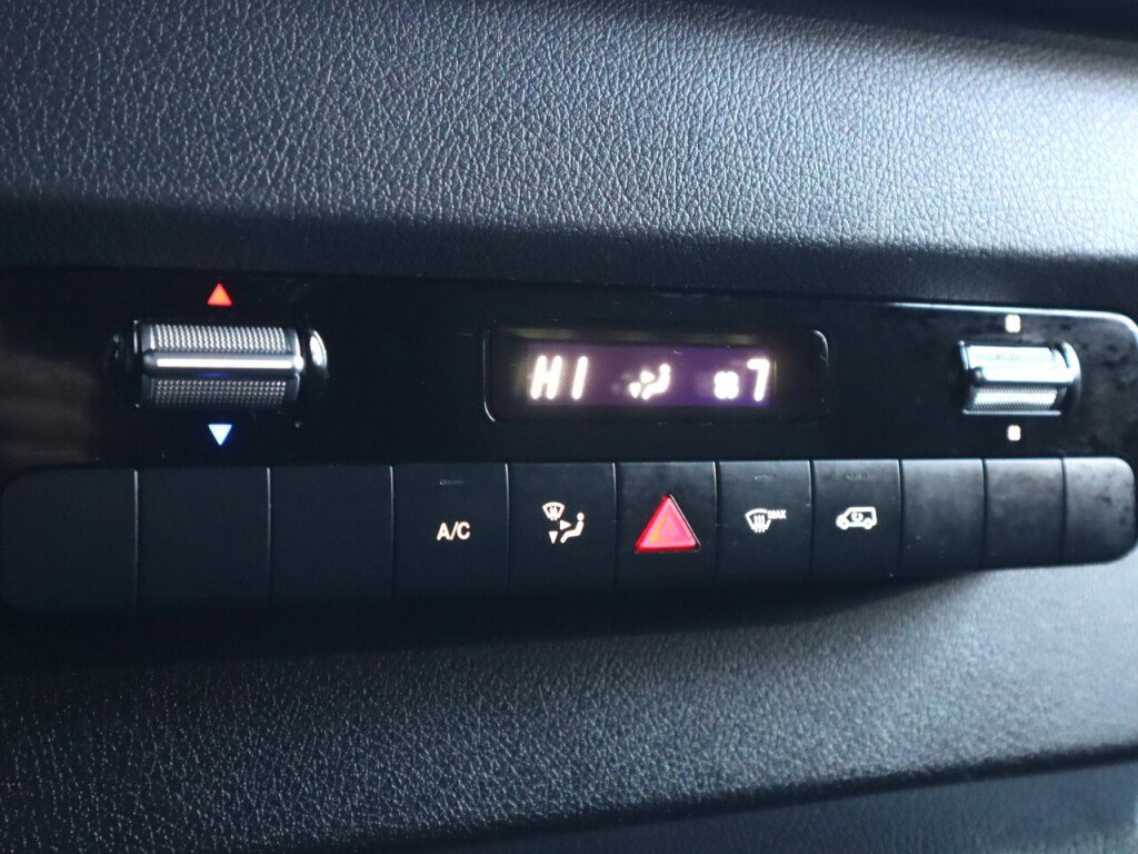 Used 2019 Mercedes-Benz Sprinter 144 image 18