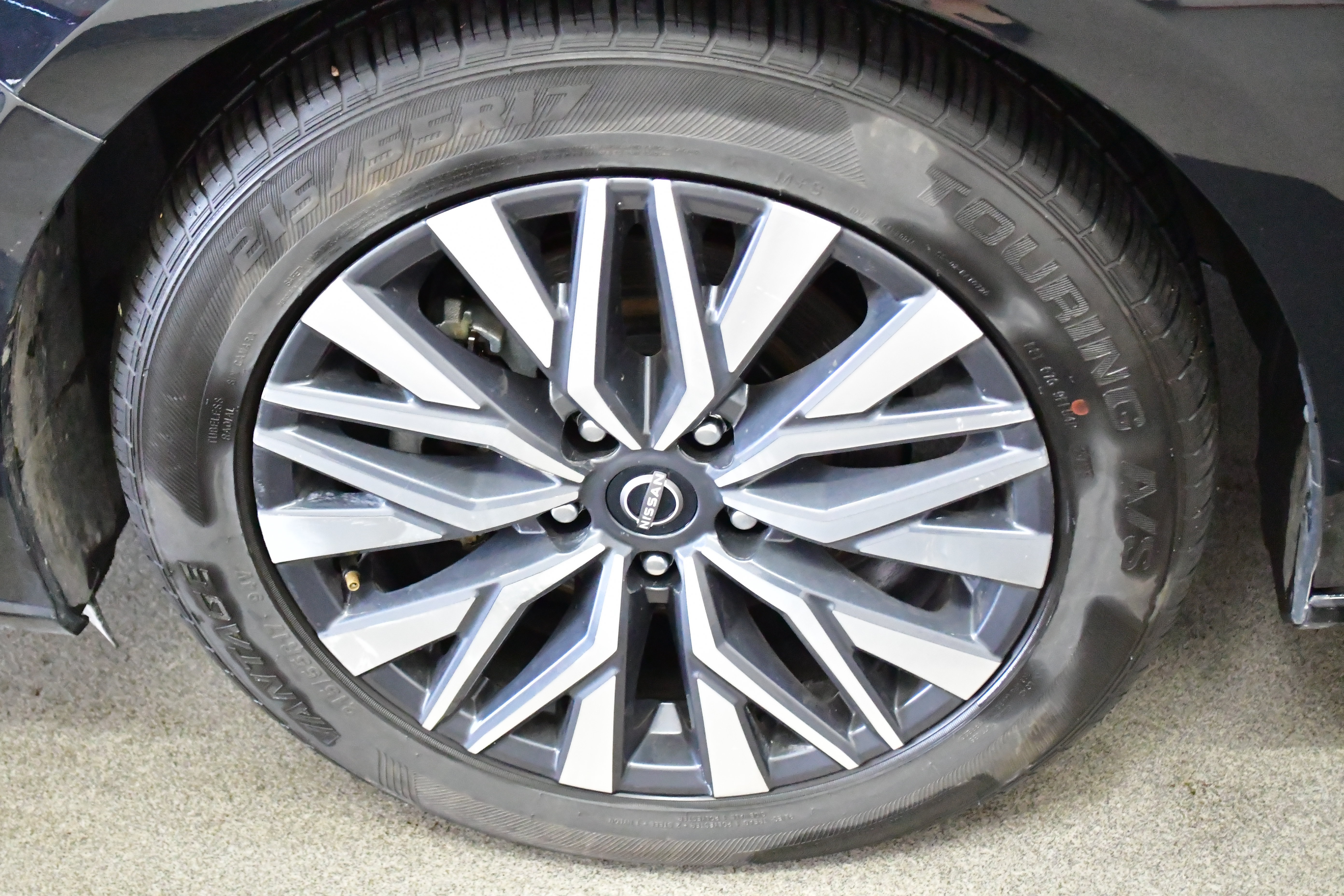 Used 2025 Nissan Altima 2.5 SV FWD image 33