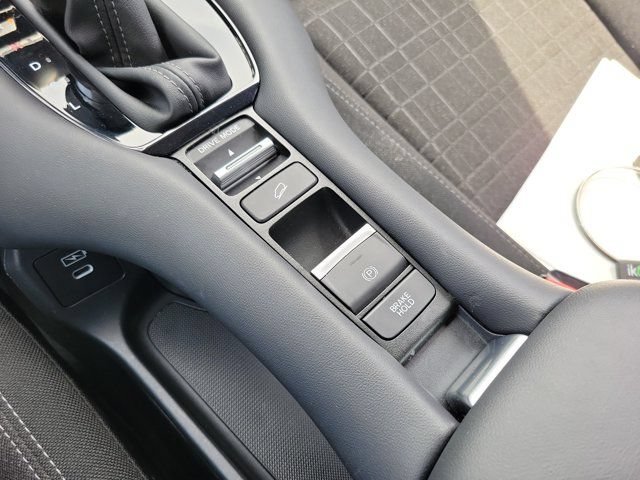 Used 2025 Honda HR-V LX image 28
