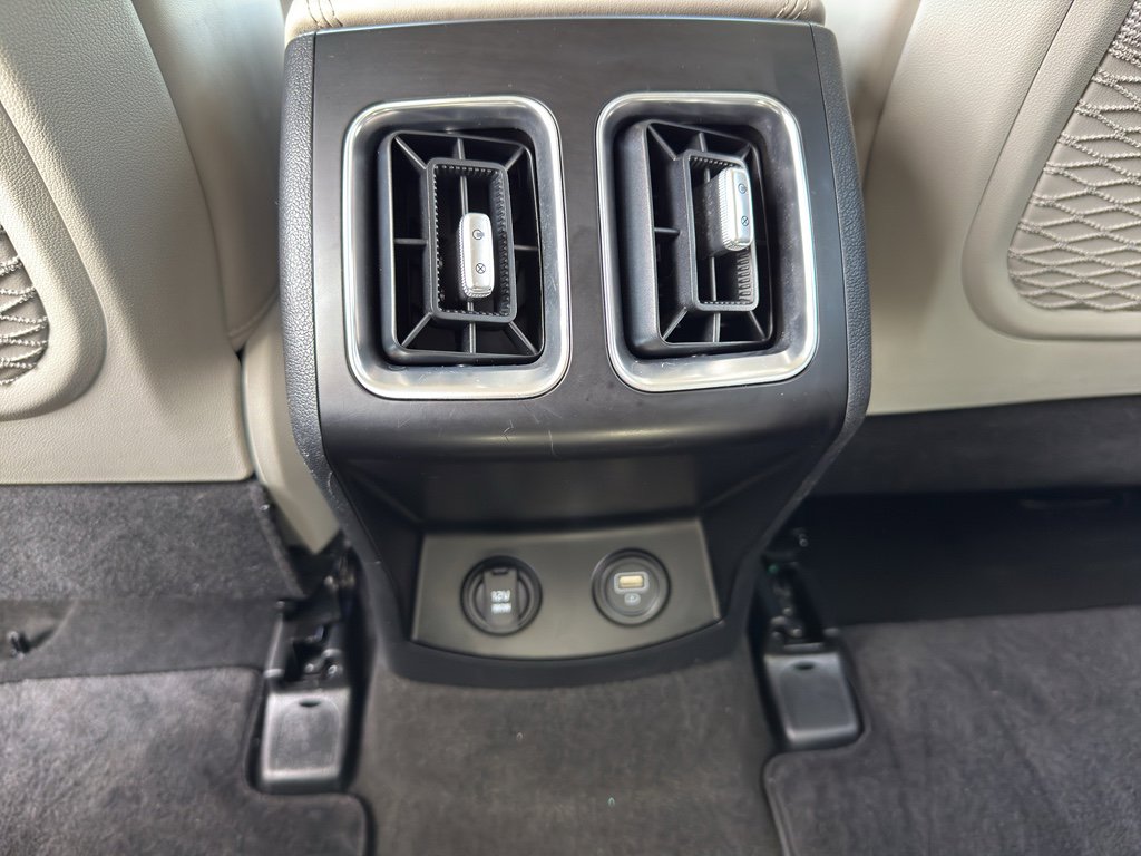 Used 2023 Kia Sorento EX image 19