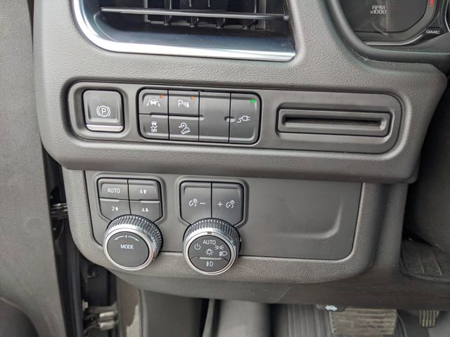 Used 2021 GMC Yukon AT4 w/ Rear Media and Nav Package AWD/4WD image 32