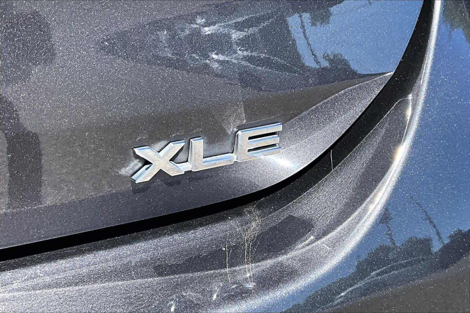 Used 2022 Toyota Highlander XLE AWD/4WD image 9