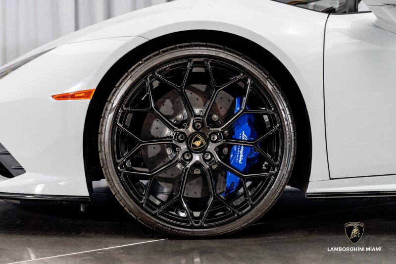 Used 2022 Lamborghini Huracan EVO image 13