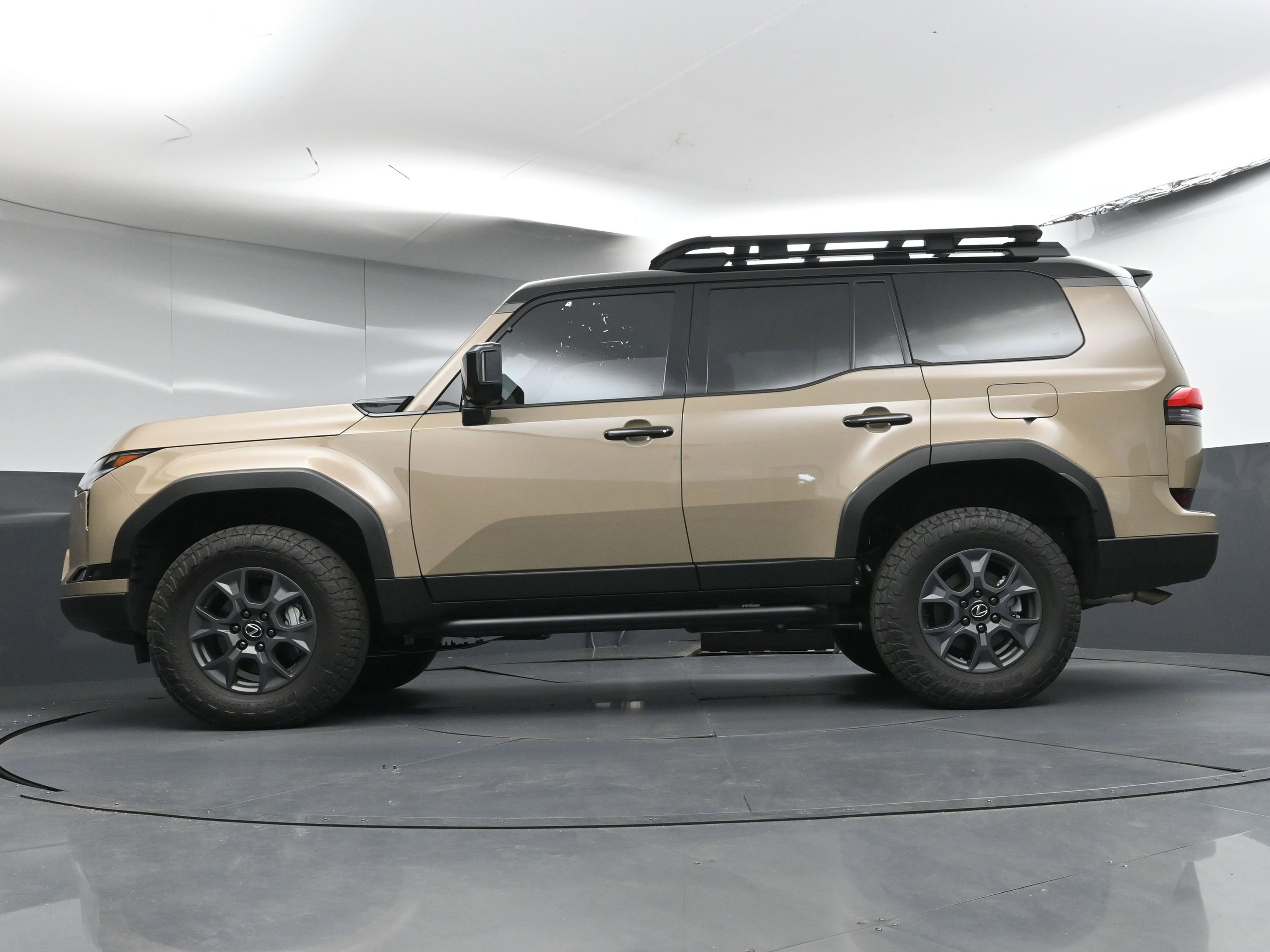 Used 2025 Lexus GX 550 w/ Accessory Package (32) AWD/4WD image 28