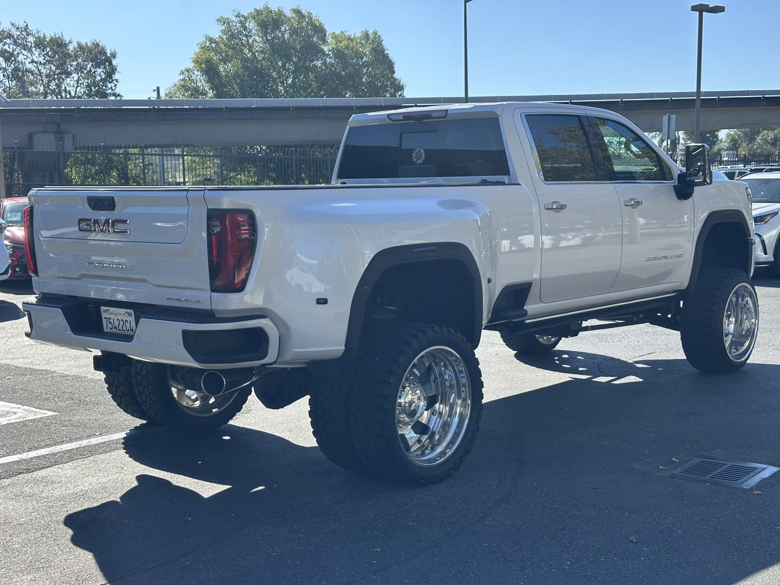 Used 2024 GMC Sierra 3500 Denali w/ Denali Reserve Package AWD/4WD image 8