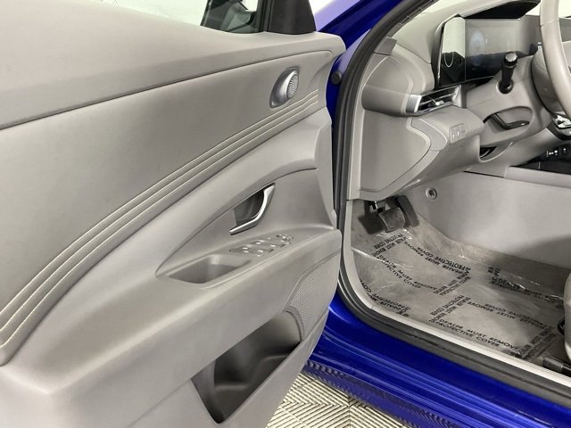 Used 2025 Hyundai Elantra SEL image 11