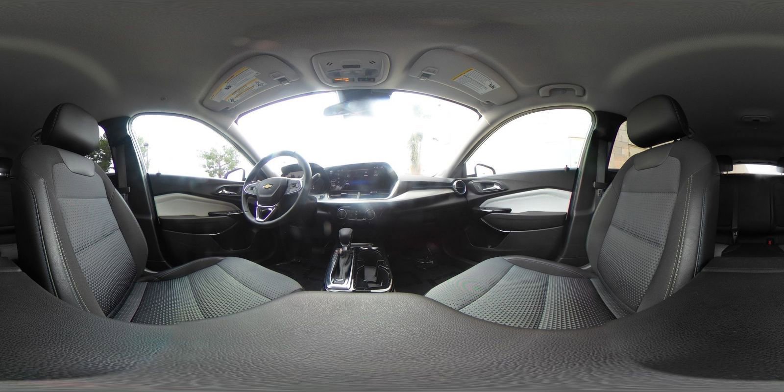 Used 2025 Chevrolet Trax LT w/ LT Convenience Package image 42