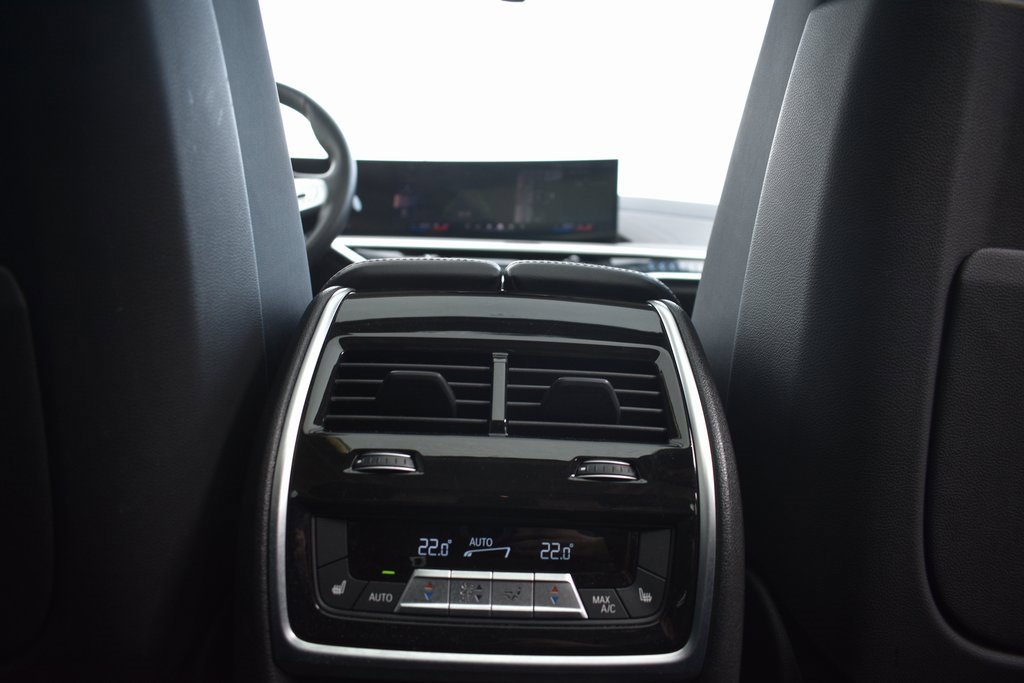 Used 2025 BMW X7 xDrive40i image 31