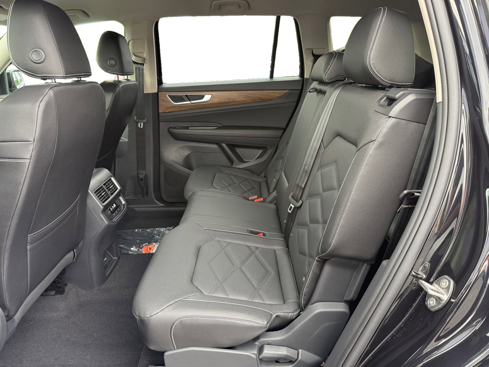 New 2026 Volkswagen Atlas SE image 16