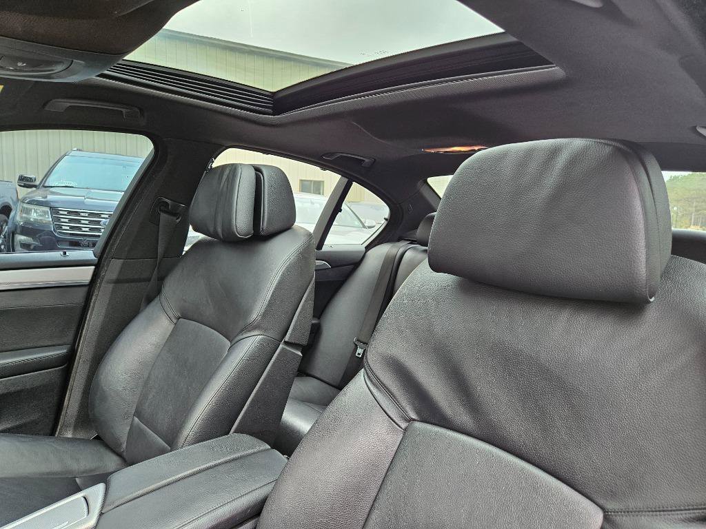 Used 2013 BMW 550i xDrive Sedan AWD/4WD image 18