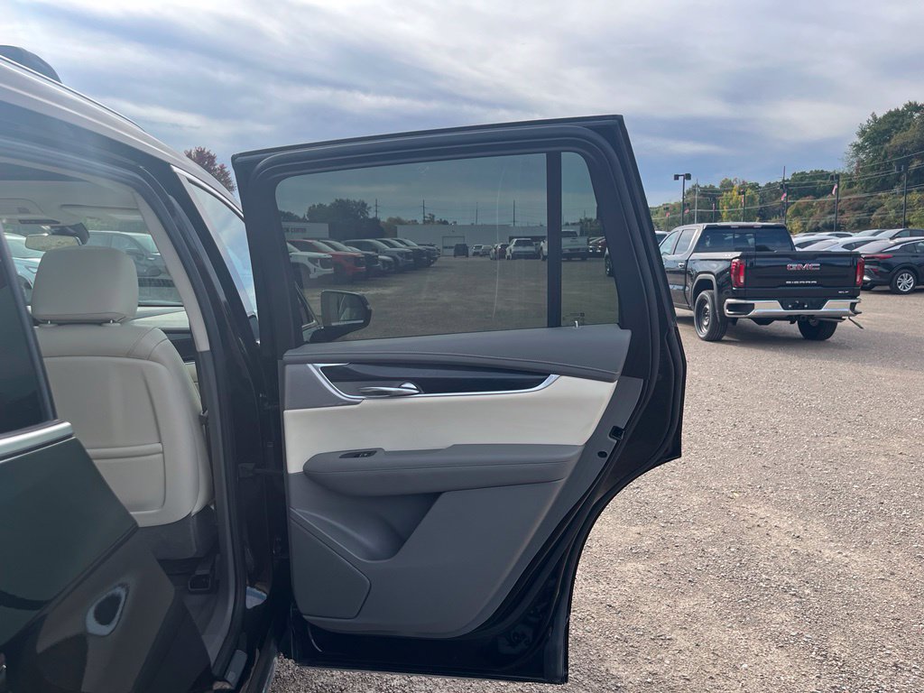 Used 2025 Cadillac XT6 Premium Luxury w/ LPO, Floor Liner Package AWD/4WD image 34
