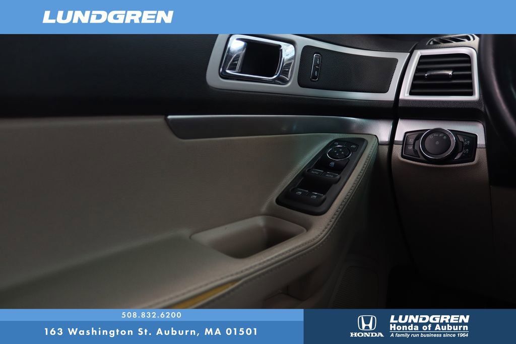 Used 2014 Ford Explorer XLT w/ Equipment Group 202A AWD/4WD image 27