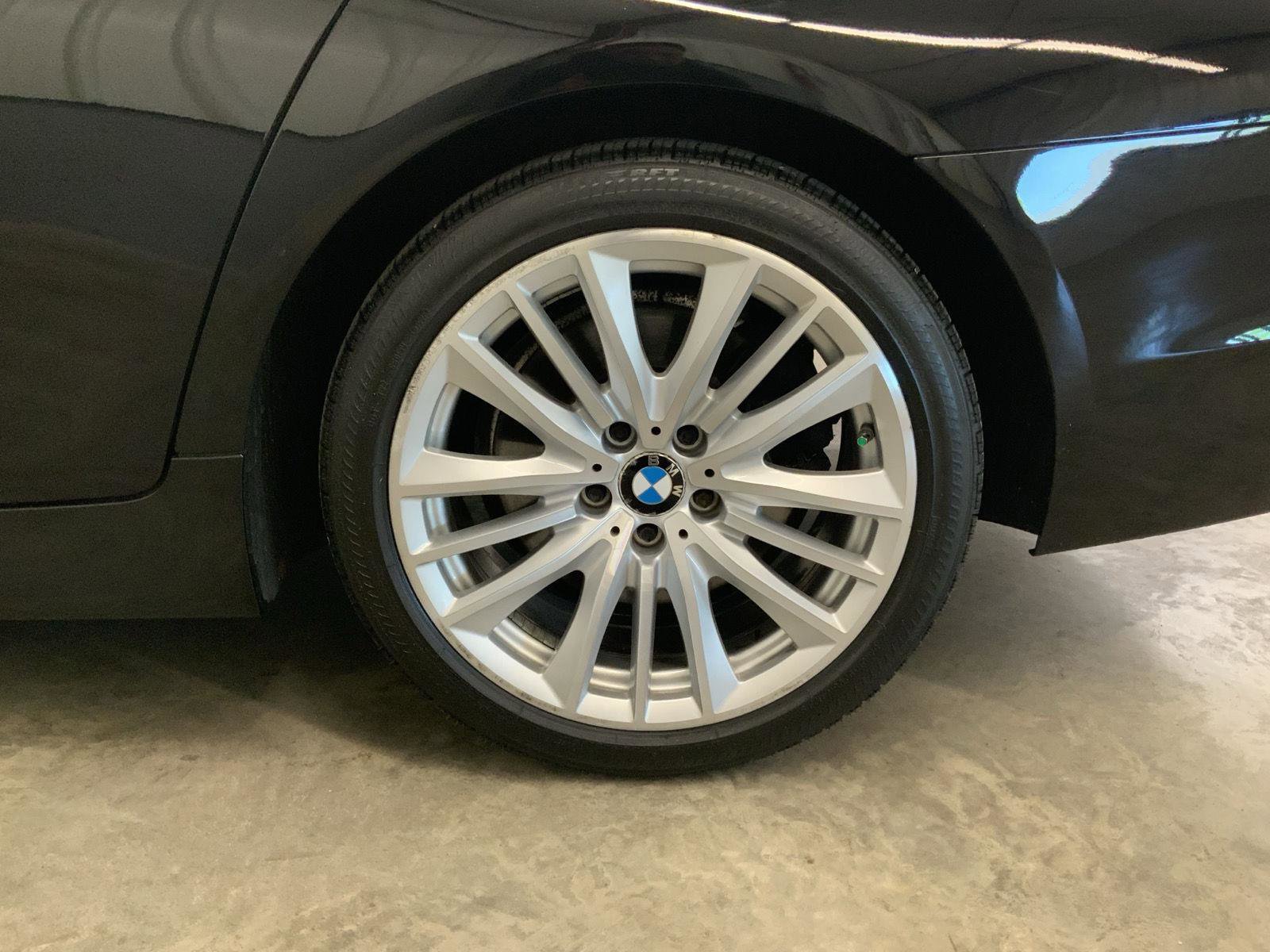 Used 2011 BMW 550i xDrive Sedan AWD/4WD image 40