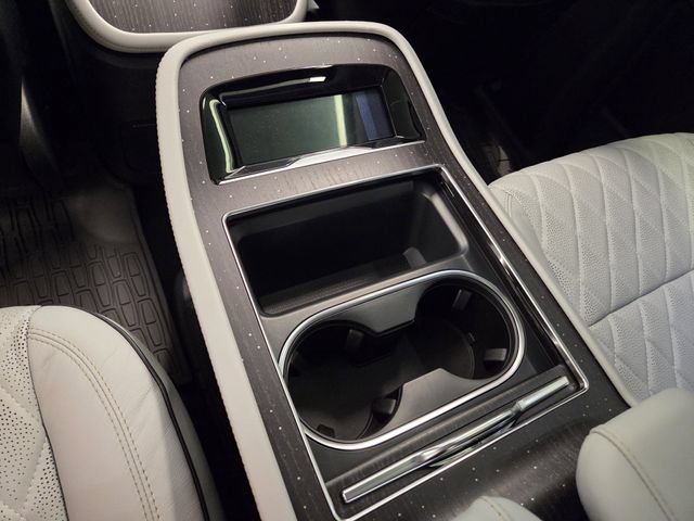 New 2027 Lincoln Navigator Black Label w/ Black Label Special Edition AWD/4WD image 19